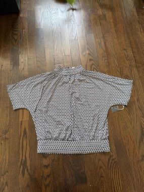 Worthington Black & White Geometric Short-Sleeve Top